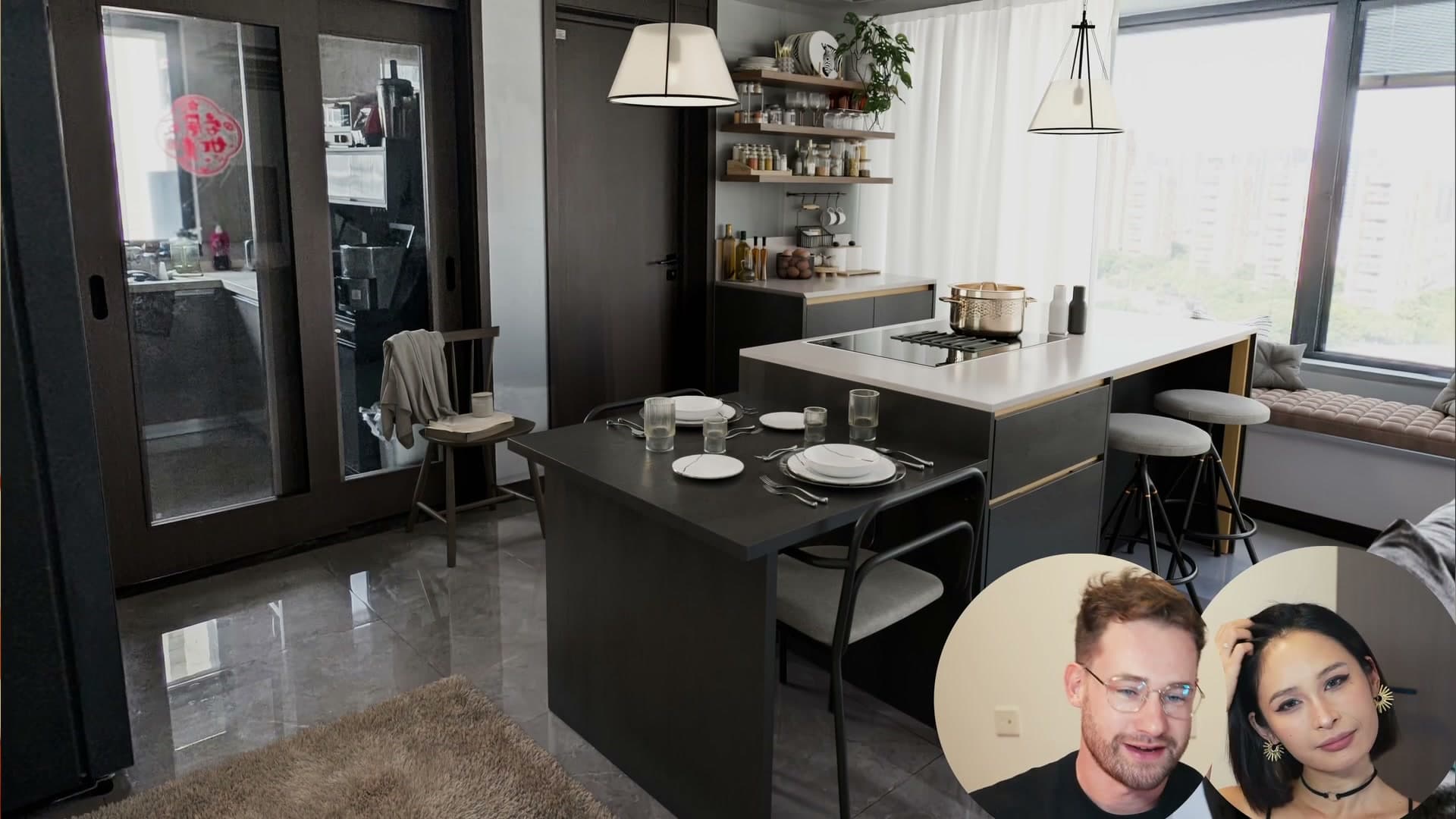 The four-seat breakfast bar extension and cushioned windowsill seating for guests.